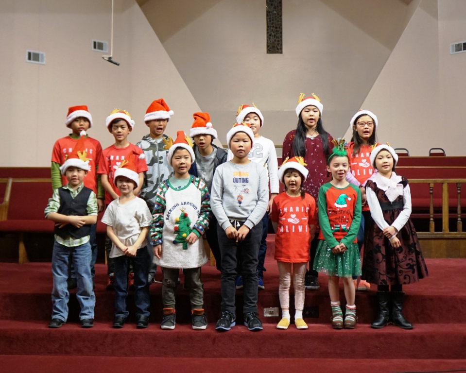 兒童在教會中獻詩